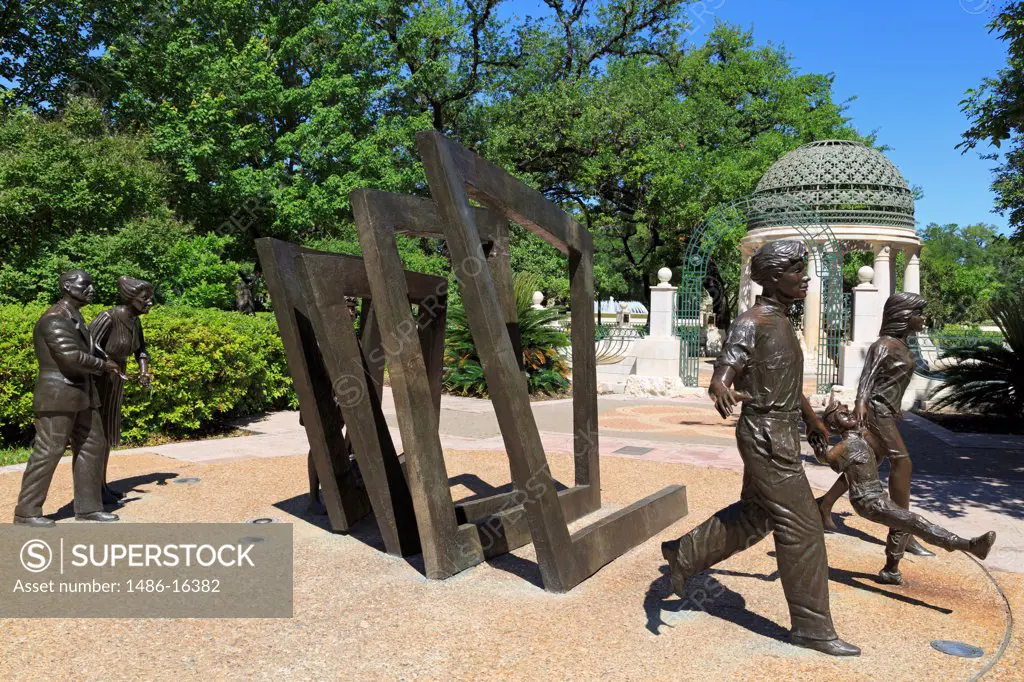 USA, Texas, Houston, Sculpture by Victor Salomes, Cancer Survivors Monument, Herman Park