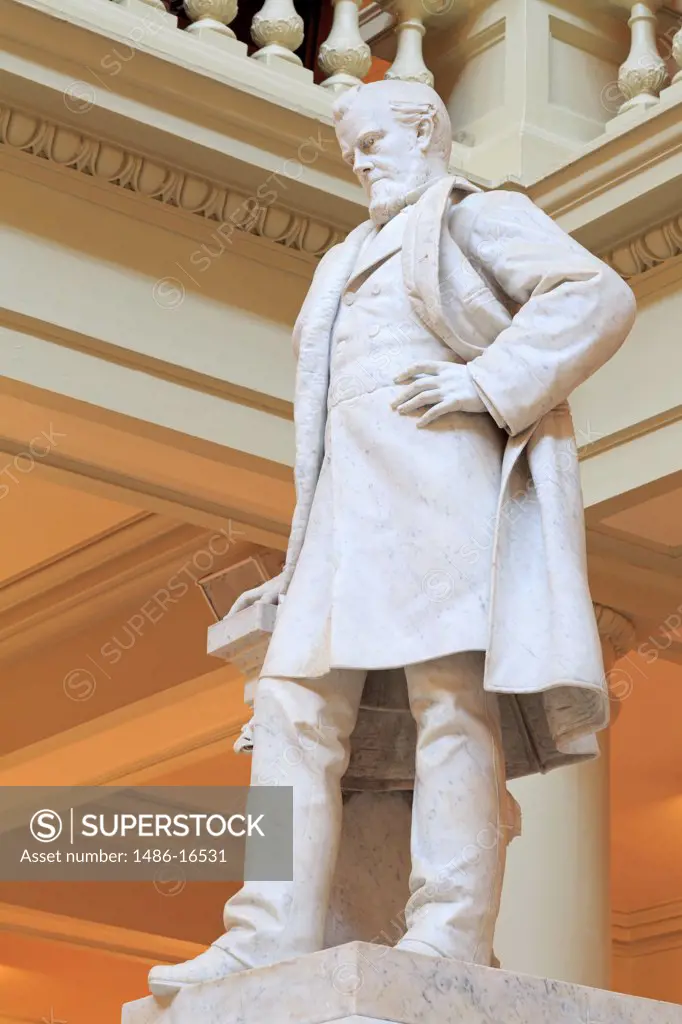 USA, Georgia, Atlanta, Ogelthorpe statue in Georgia State Capitol