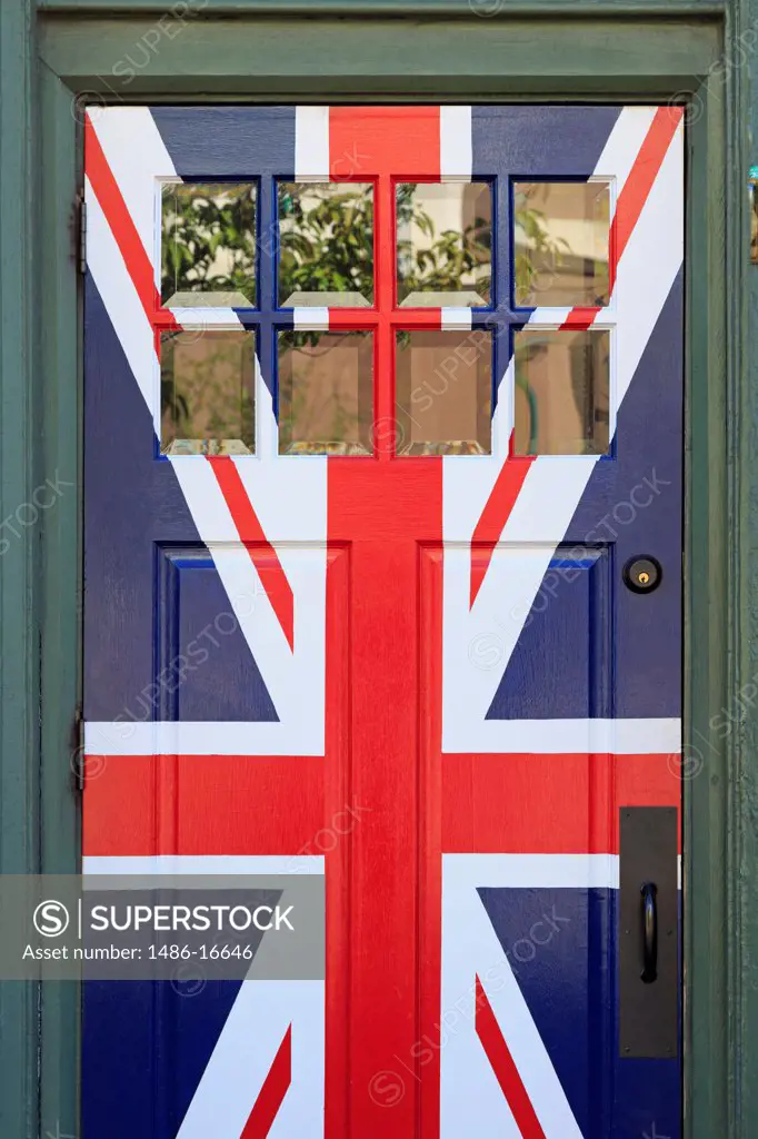 USA, Tennessee, Chattanooga, English flag on Market Street door