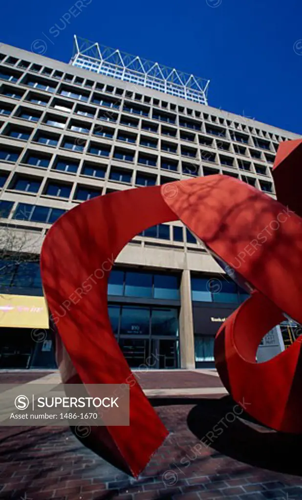 USA, Maryland, Baltimore, modern sculpture outside office