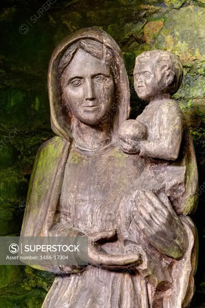 Ireland, County Clare, Statue in Bunratty Castle and Folk Park