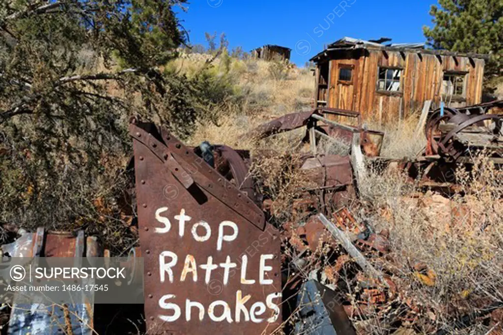 USA, Arizona, Jerome, Gold King Mine & Ghost Town, Abandoned area with warning sign