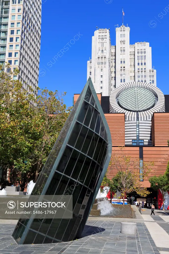 USA, California, San Francisco, Yerba Buena Gardens and Museum of Modern Art