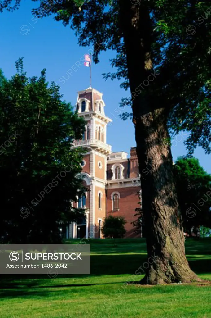 Low angle view of a government building, Iowa Governor's mansion, Des Moines, Iowa, USA
