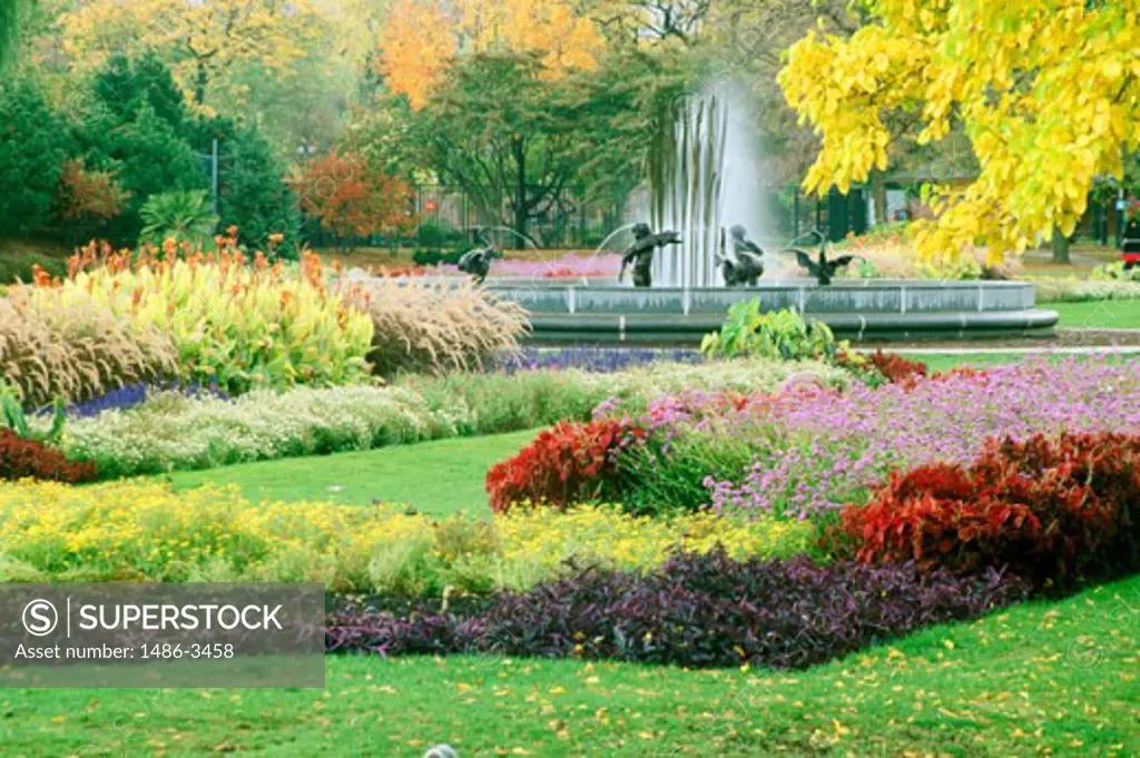 Fountain in a formal garden, Lincoln Park, Chicago, Illinois, USA