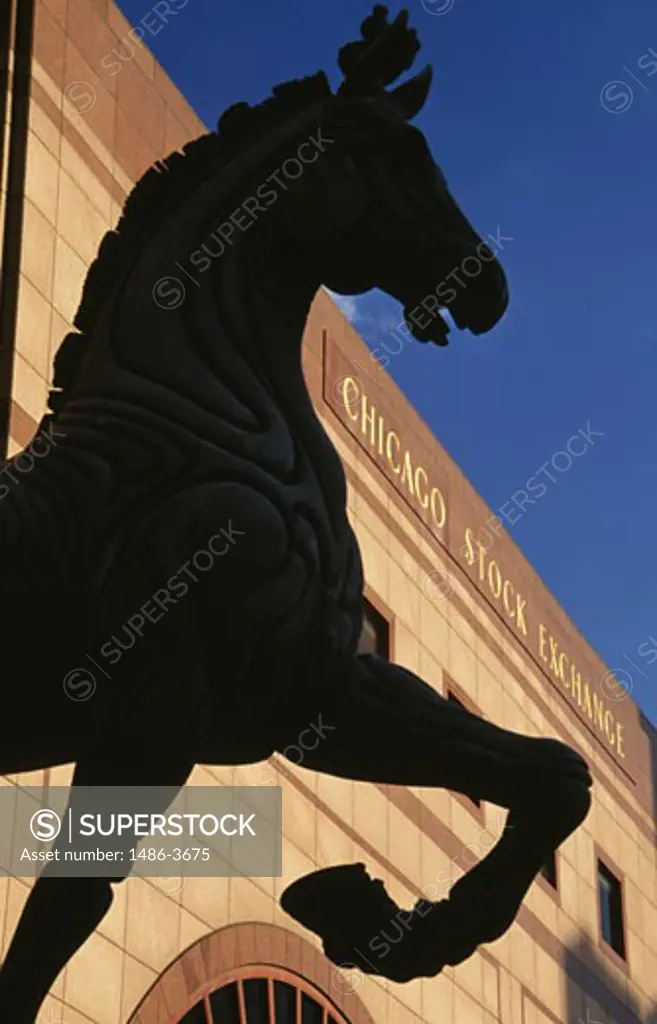 USA, Illinois, Chicago, Horse statue outside Chicago Stock Exchange