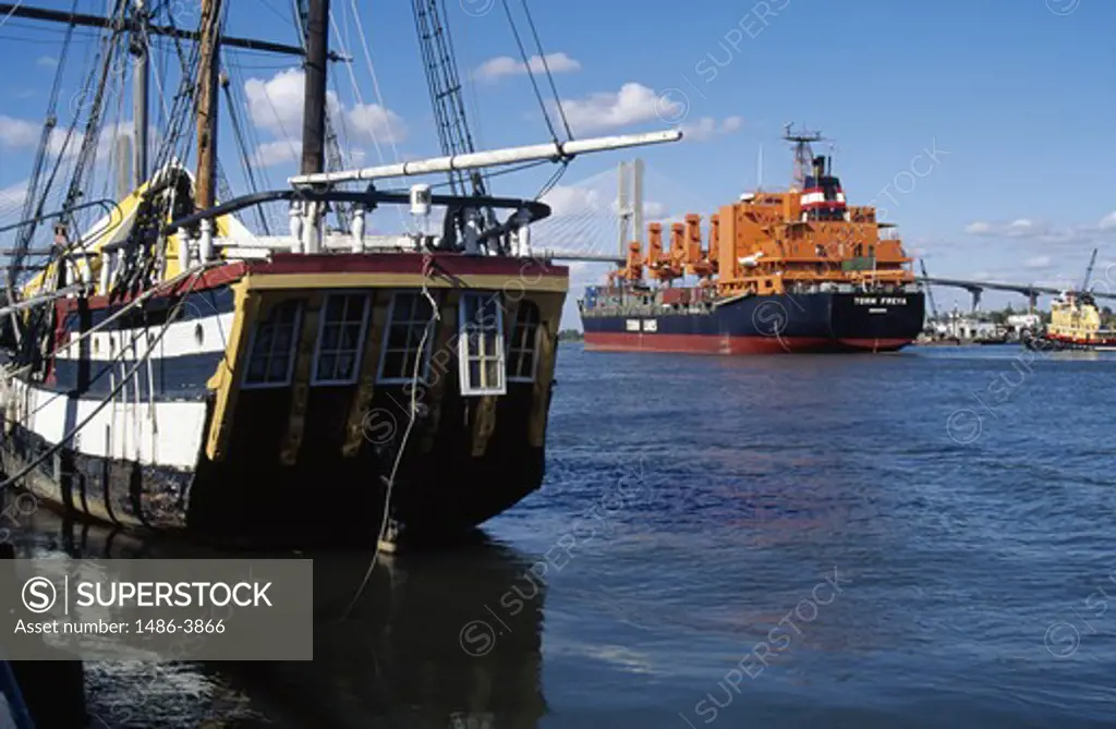 USA, Georgia, Savannah, boats in port