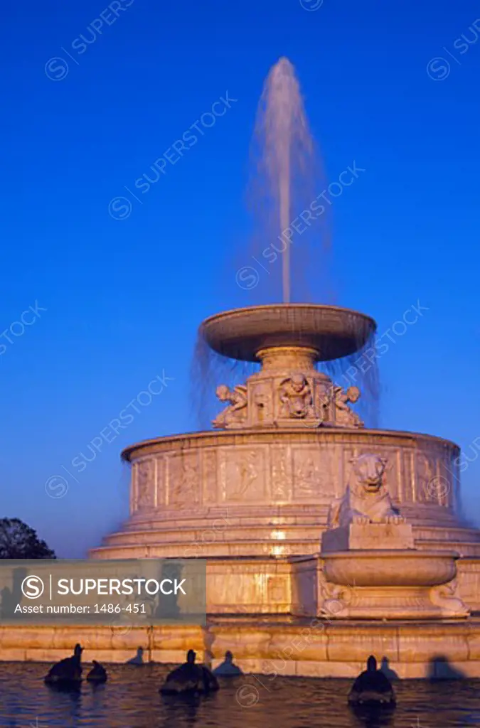 Memorial fountain in a park, Scott Memorial Fountain, Belle Isle Park, Detroit, Michigan, USA
