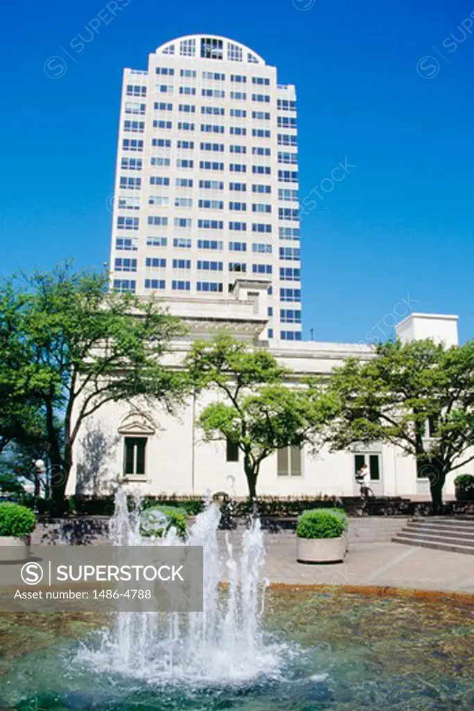 USA, Texas, Austin, fountain with office building