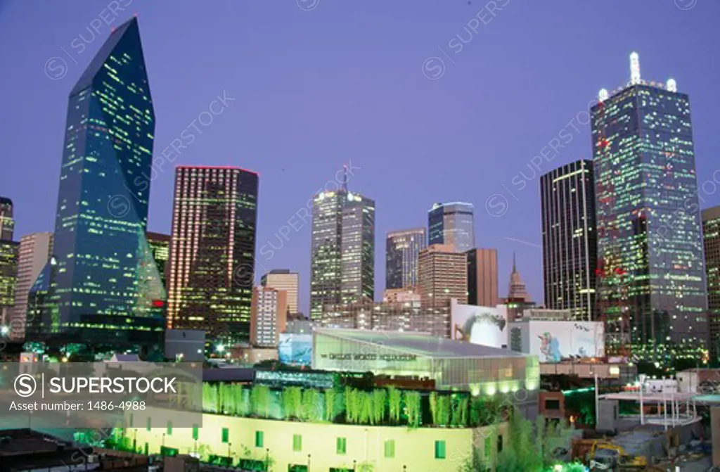 USA, Texas, Dallas, skyline with Dallas World Aquarium