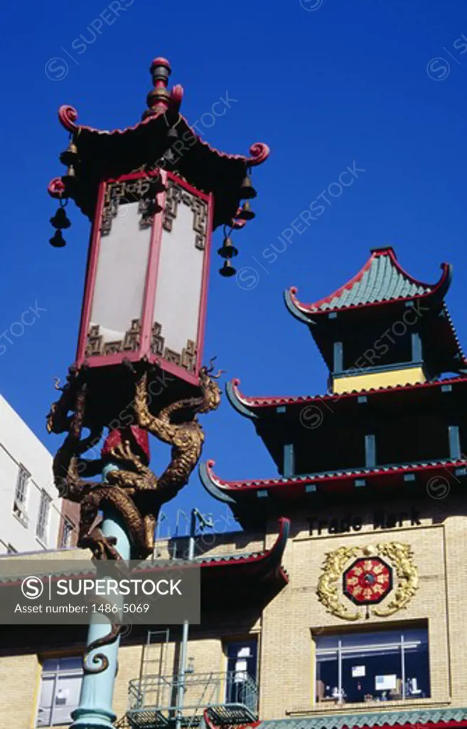 USA, California, San Francisco, Chinatown, street light and building in chinese style