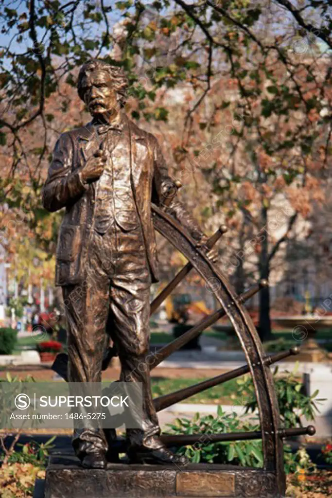 Close-up of a statue, Mark Twain Statue, Hartford, Connecticut, USA
