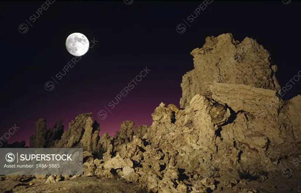 USA, California, Mono Lake Tufa State Reserve, rock formations at night