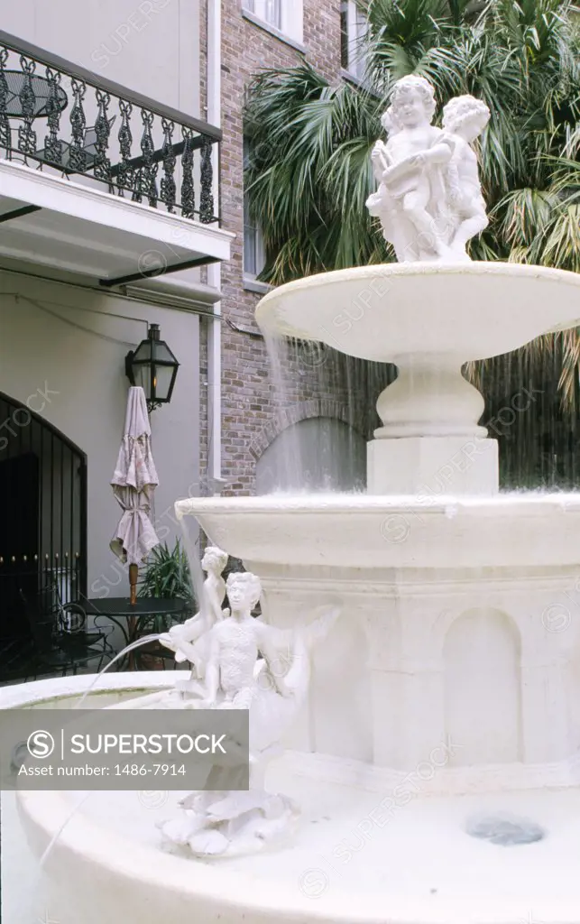 USA, Louisiana, New Orleans, Maison Dupuy Hotel, fountain in courtyard