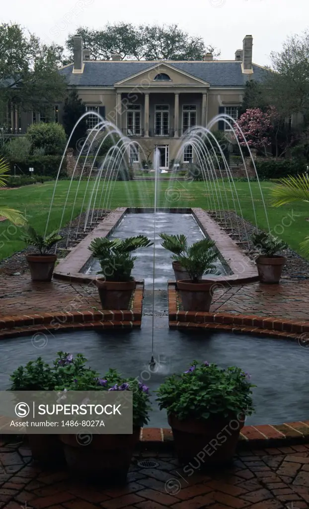 Fountain in a garden, Longue Vue House And Gardens, New Orleans, Louisiana, USA