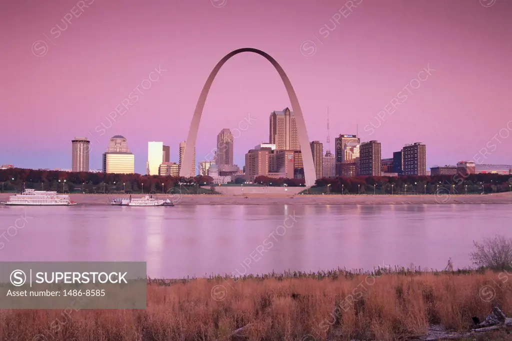Low angle view of a monument, Gateway Arch, St. Louis, Missouri, USA