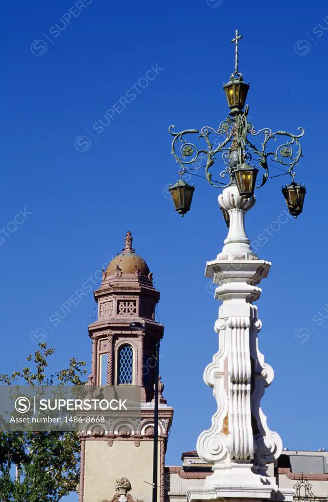 USA, Missouri, Kansas City, Ornate street lamps
