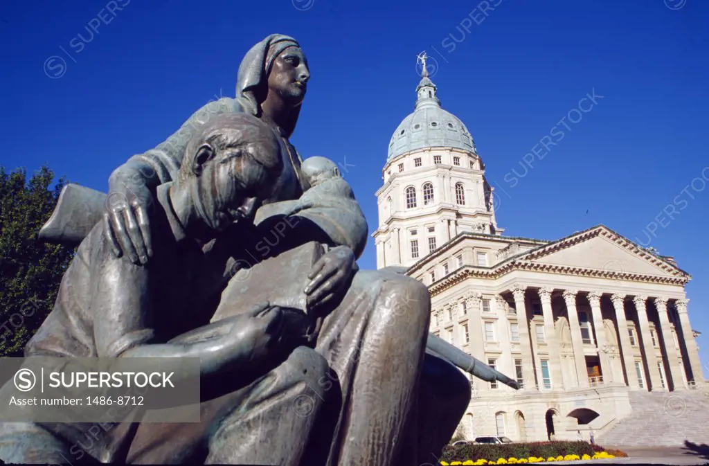 USA, Kansas, Topeka, State Capitol, Pioneer Women's Memorial