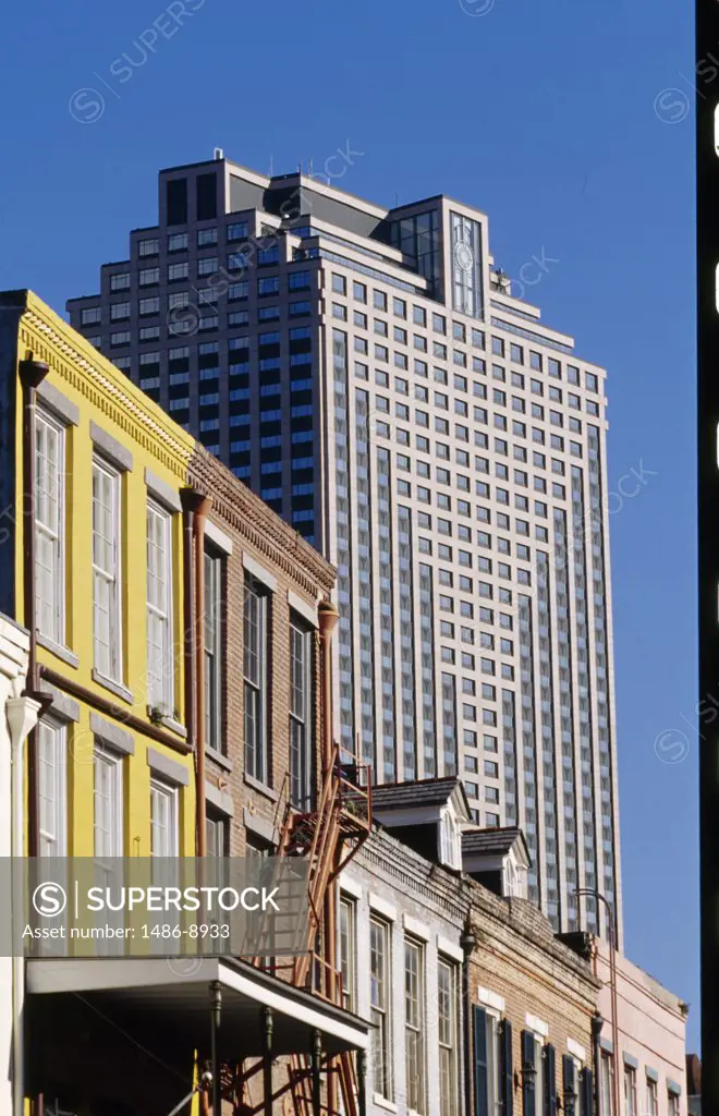 USA, Louisiana, New Orleans, Contrasting buildings