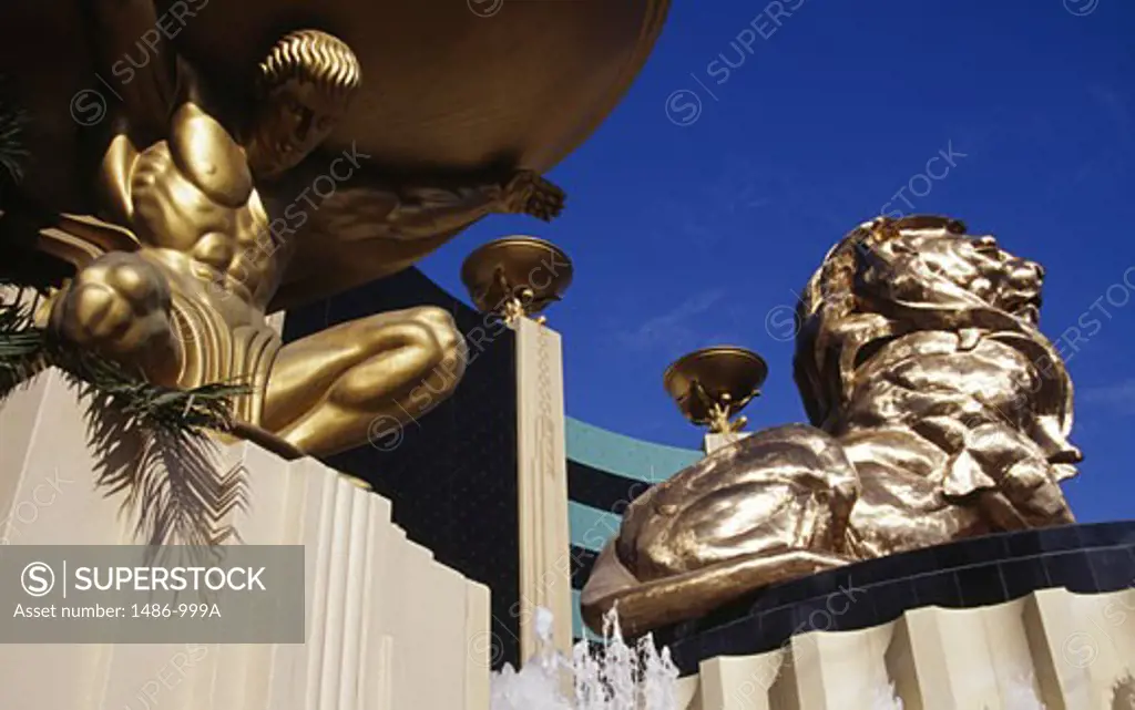 USA, Nevada, Las Vegas, fountain at hotel MGM Grand Las Vegas
