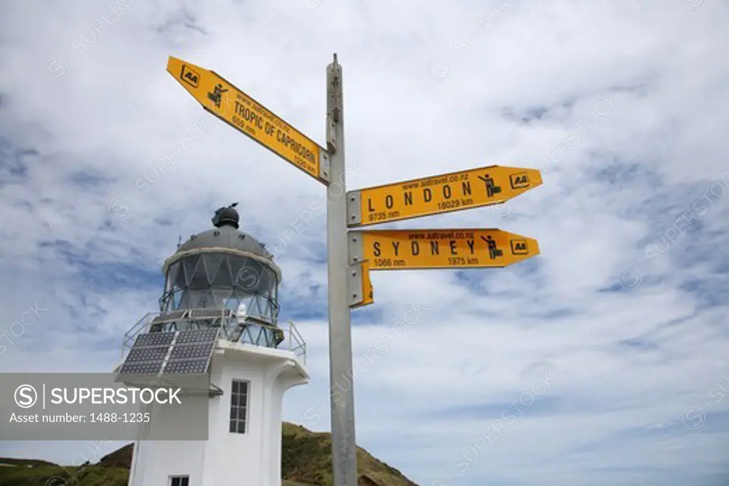 New Zealand, North Island, Cape Reinza, Directional sign and lighthouse