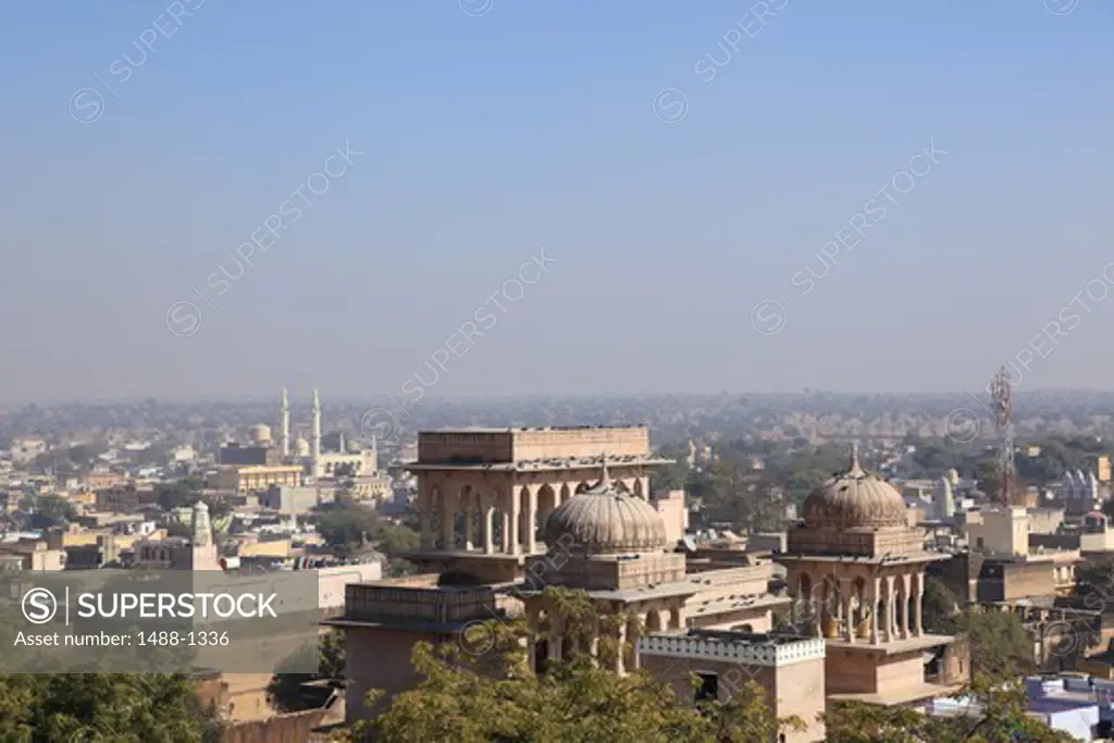 India, Rajahstan, Mandawa, View of Fort Mandawa and downtown