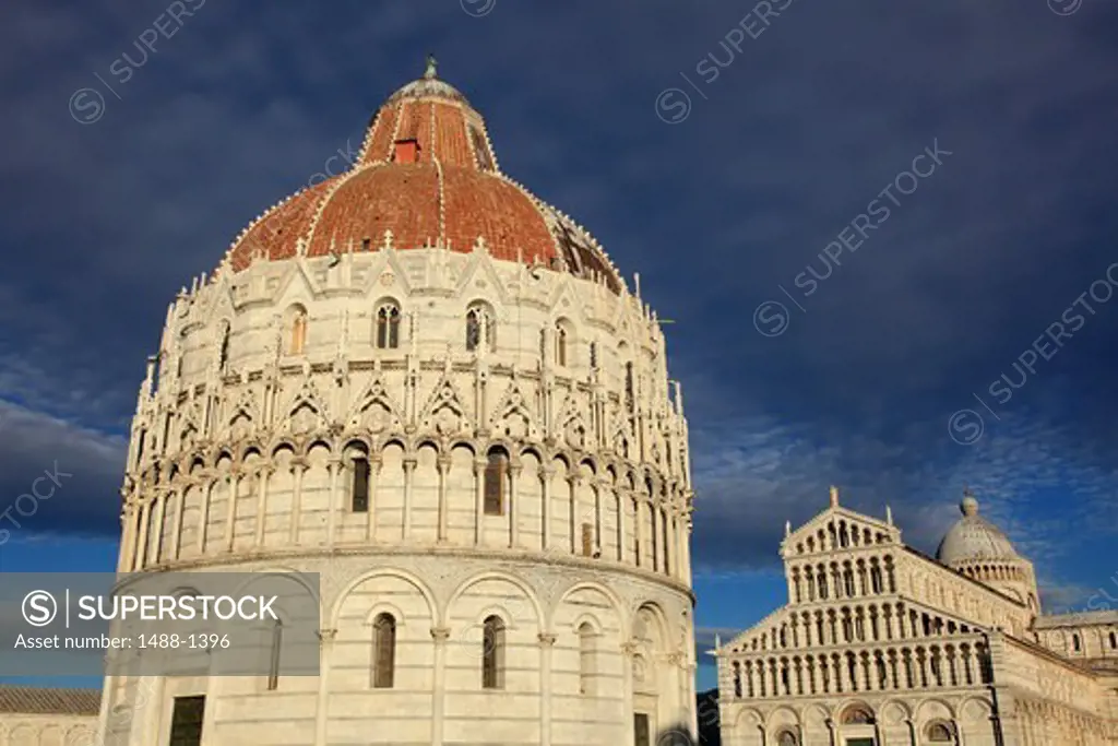 Italy, Pisa, View of cathedral and baptistery