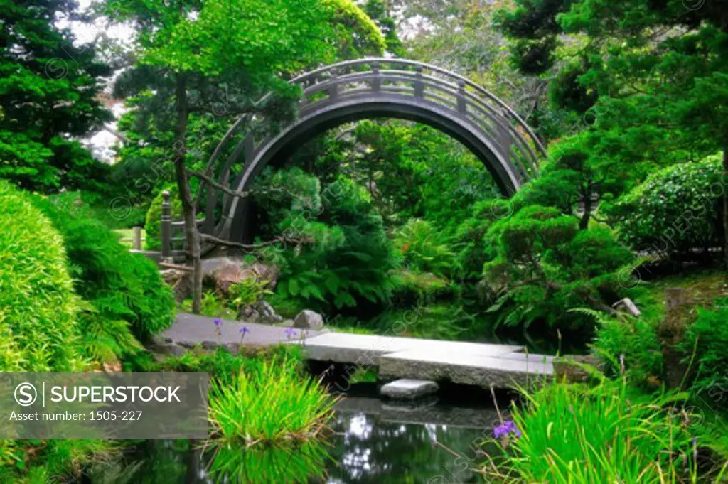 Archway in a garden, Japanese Tea Garden, Golden Gate Park, San Francisco, California, USA