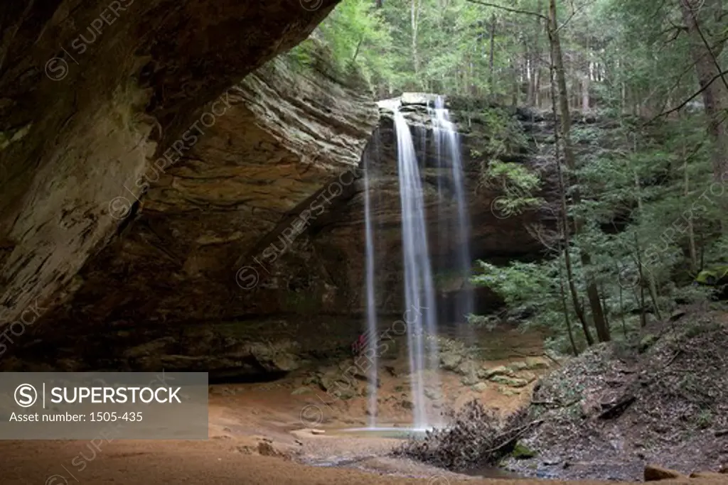 Ash Cave waterfall in spring, Hocking Hills State Park, Logan, Hocking County, Ohio, USA