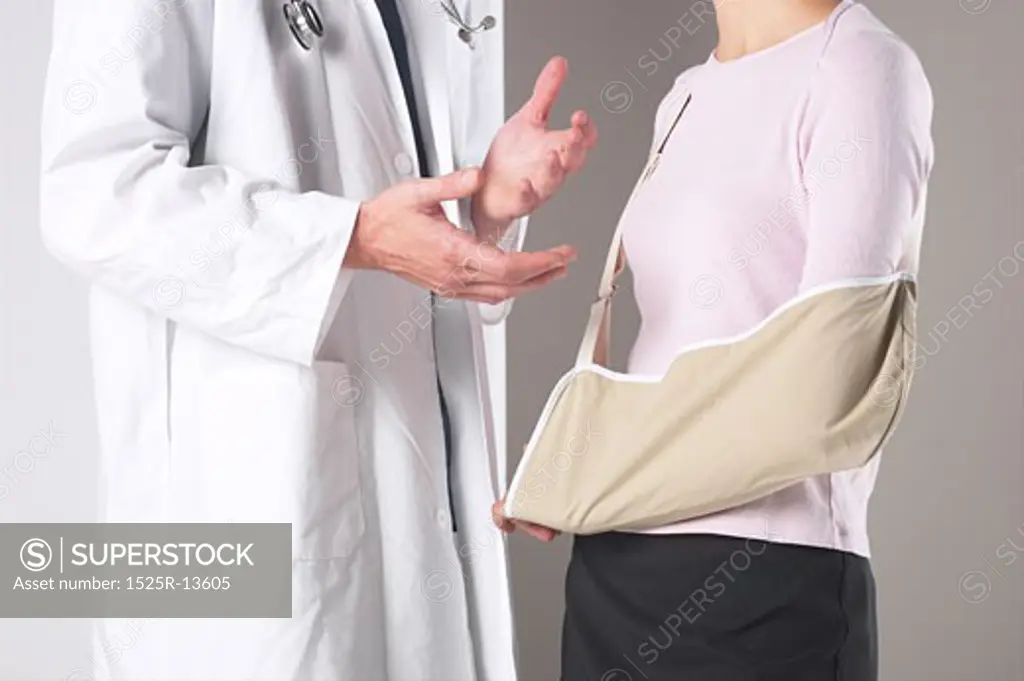 Doctor with injured patient BE