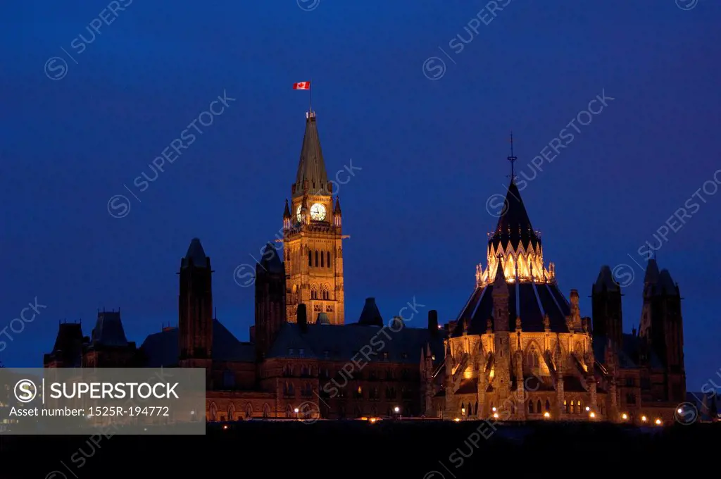 Night view of Canada's Parliament Buildings.