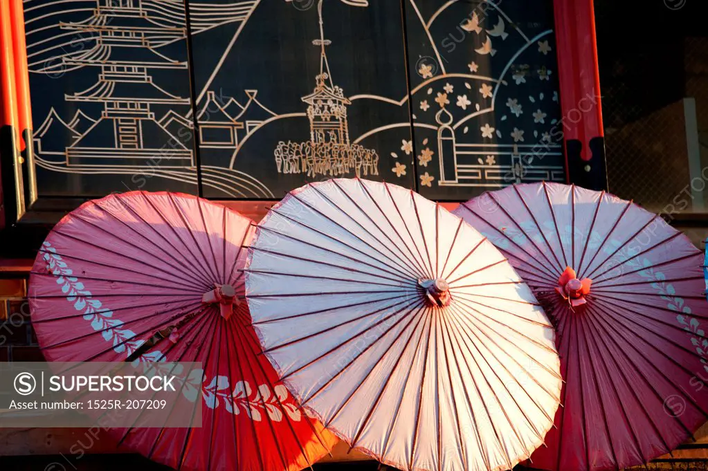 Close-up of Japanese parasols at Teapot Lane, Kiyomizu-Dera Temple, Kyoto, Japan