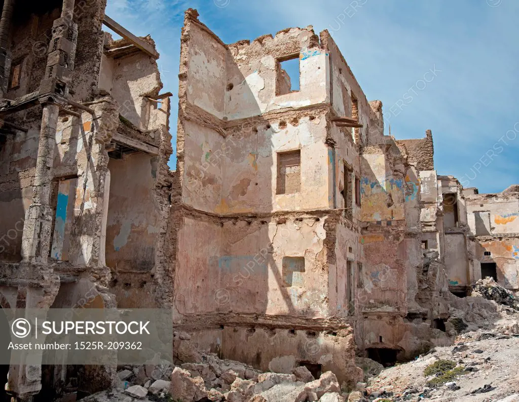 the ruins of the destroyed houses (photo)