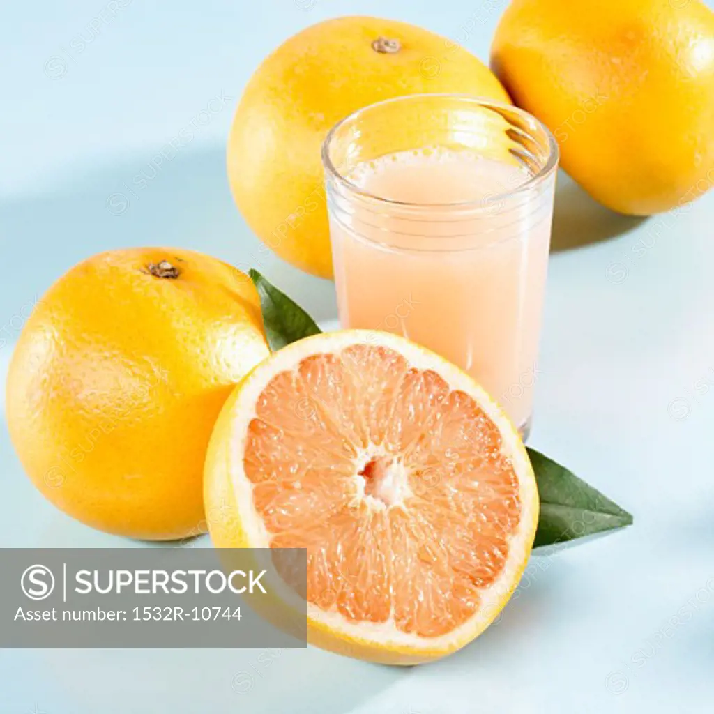 Grapefruit juice, several grapefruits beside it