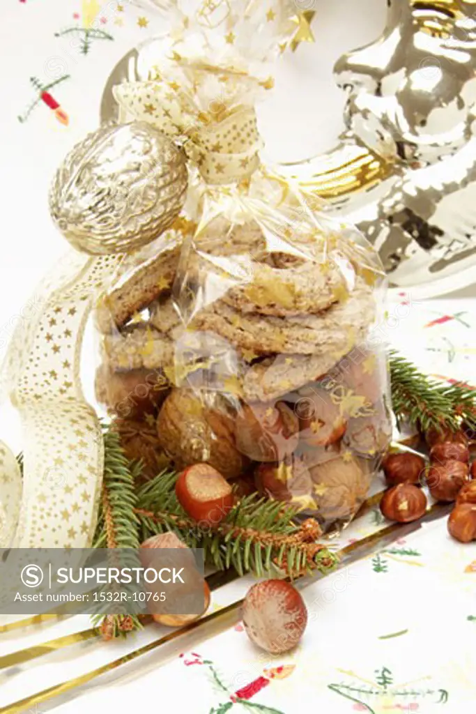 Nut biscuits and nuts, gift-wrapped