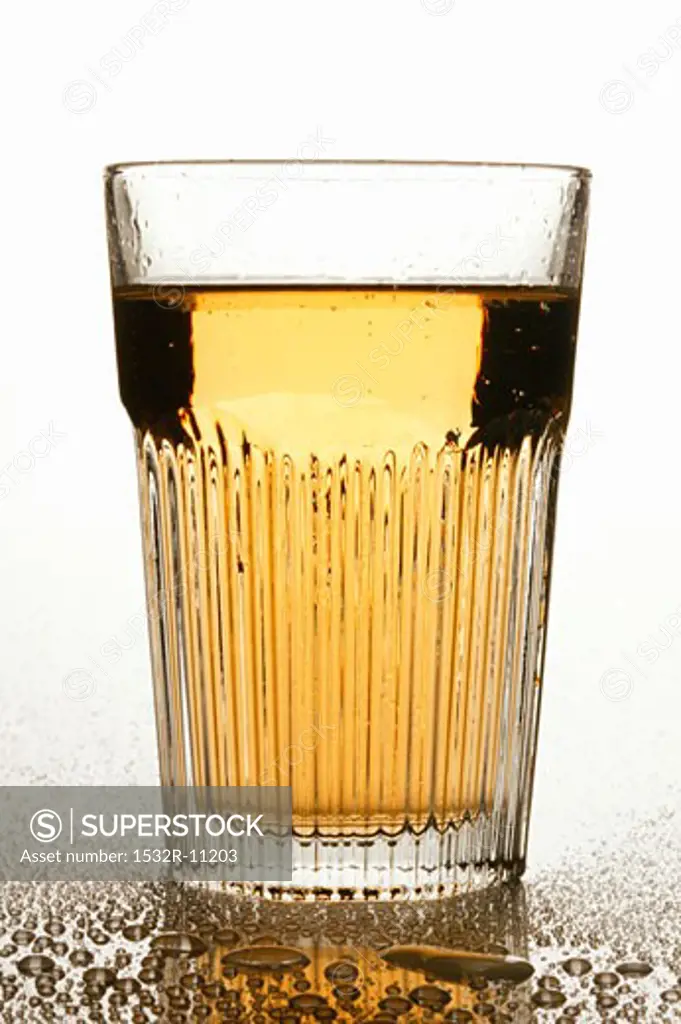 Apple schorle (apple juice & mineral water) in glass (1)