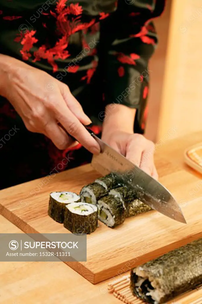 Cutting rolled sushi into pieces (3)