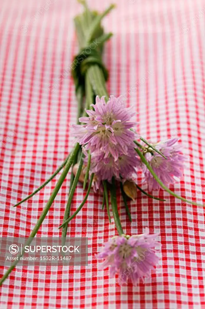 Fresh chives with flowers (3)