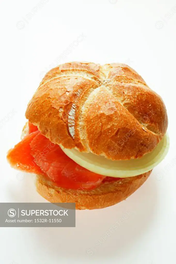Bread roll with smoked salmon and onion