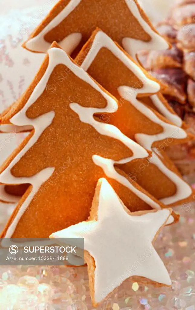Gingerbread fir trees and cinnamon star
