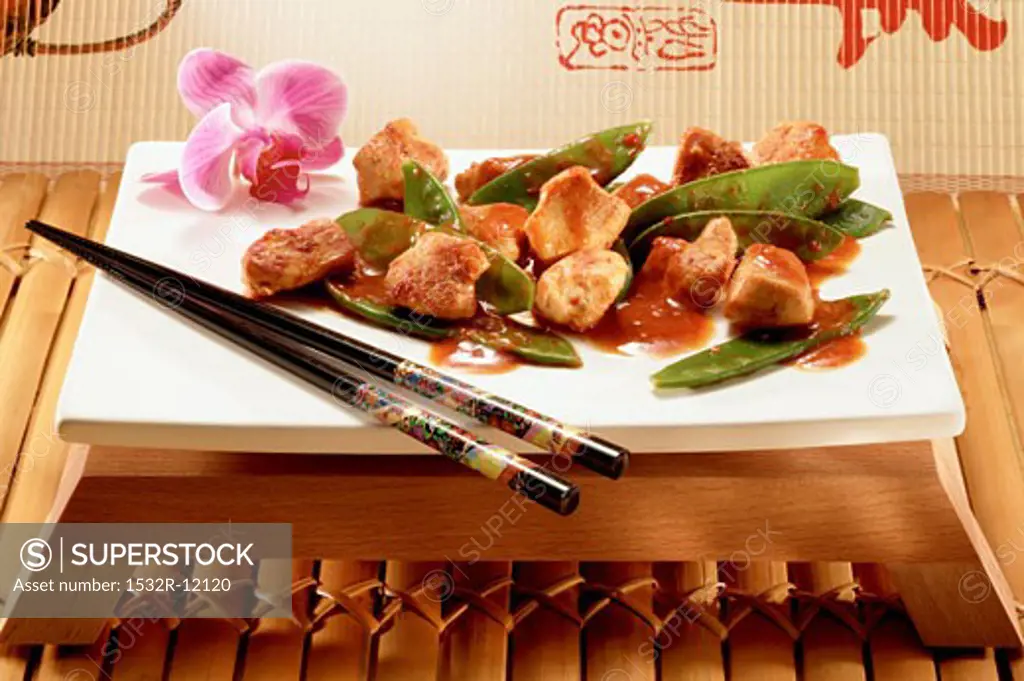 Chicken fillet with mangetout peas (Asia)