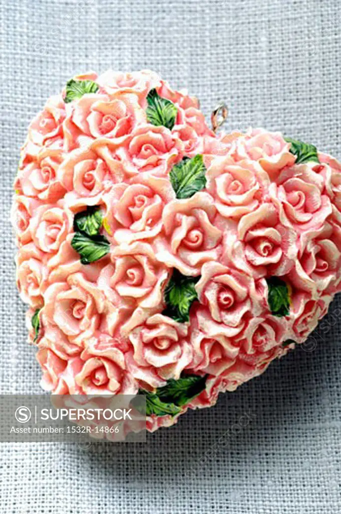Heart made of roses (table decoration for Valentine's Day)