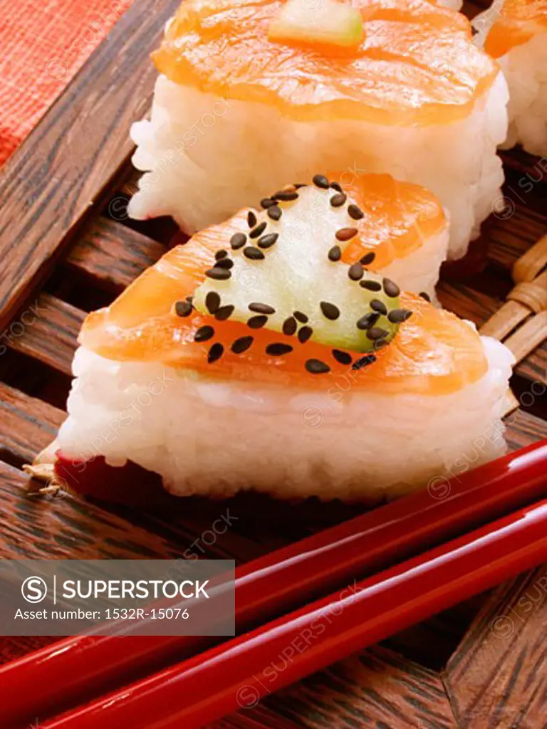 Heart-shaped sushi with salmon, cucumber & sesame (close-up)