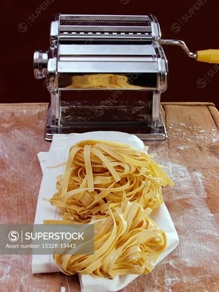 Home-made tagliatelle and pasta maker