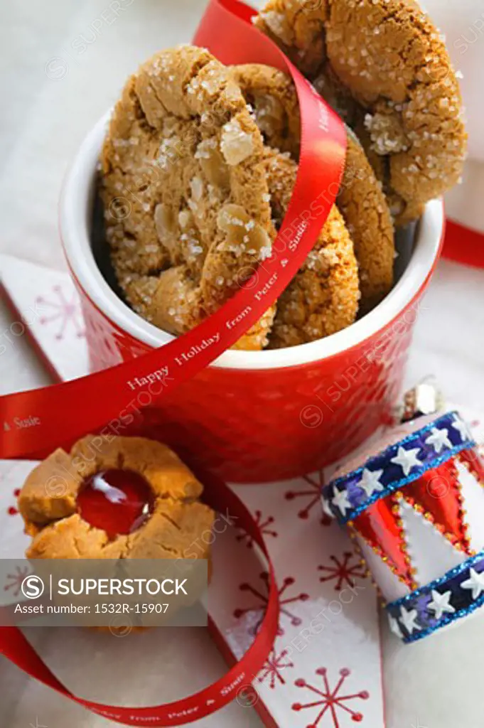 Ginger cookies and peanut cookies as gifts