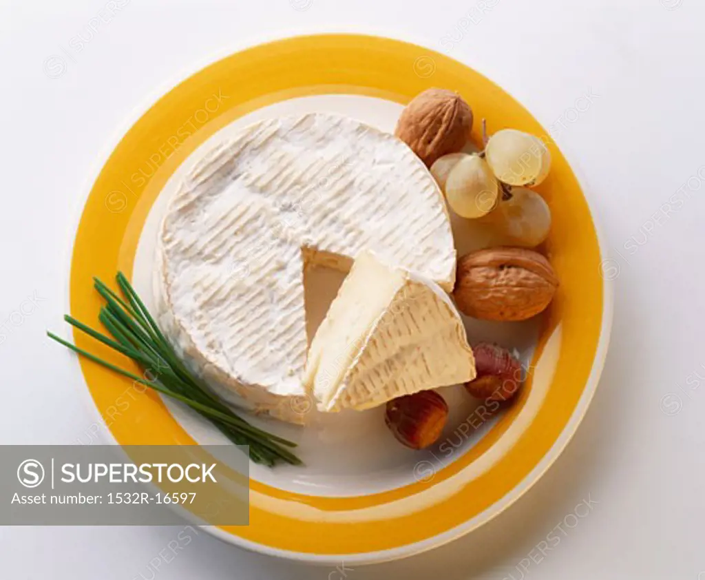 Camembert with nuts, grapes and chives