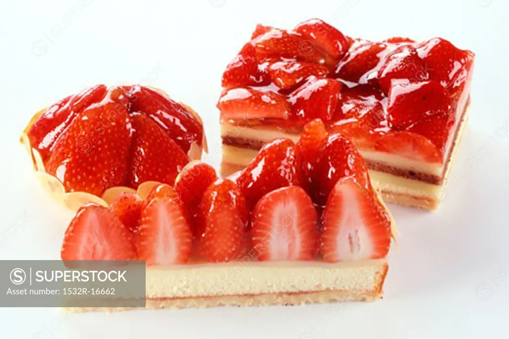 Strawberry slices and strawberry tarts