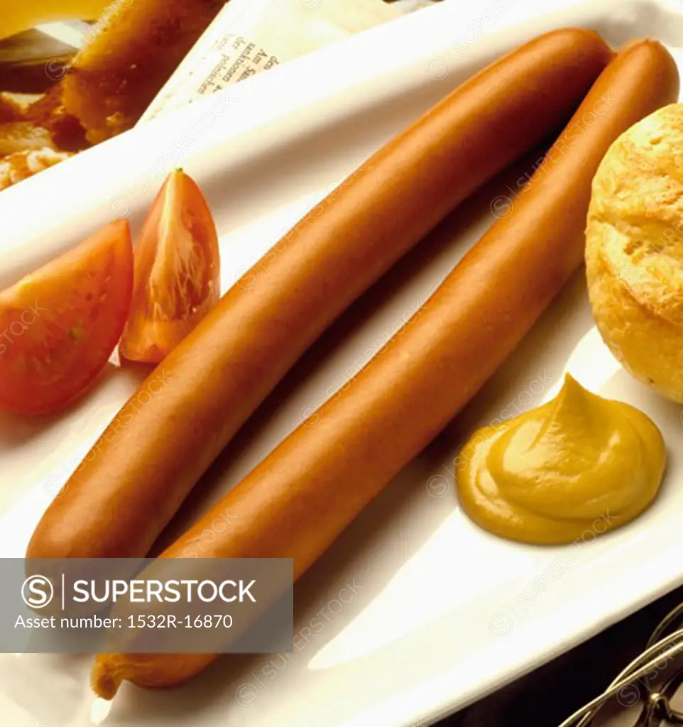 A pair of Bockwurst sausages with hot mustard