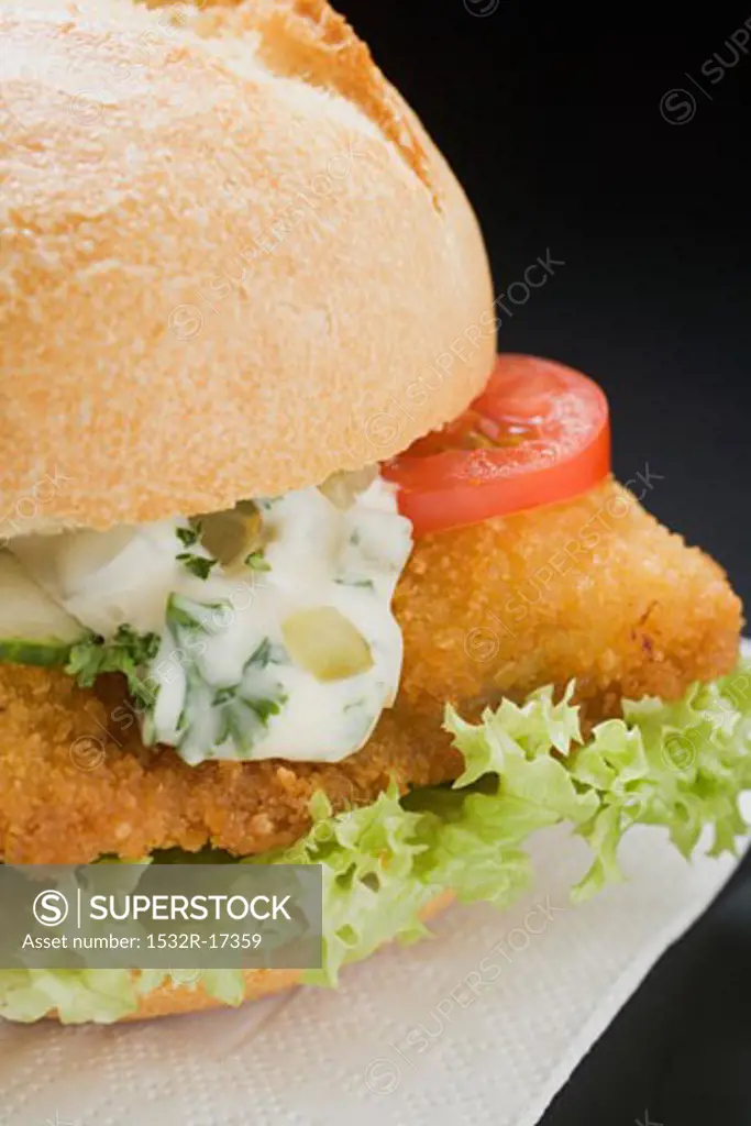 Breaded escalope in roll with remoulade