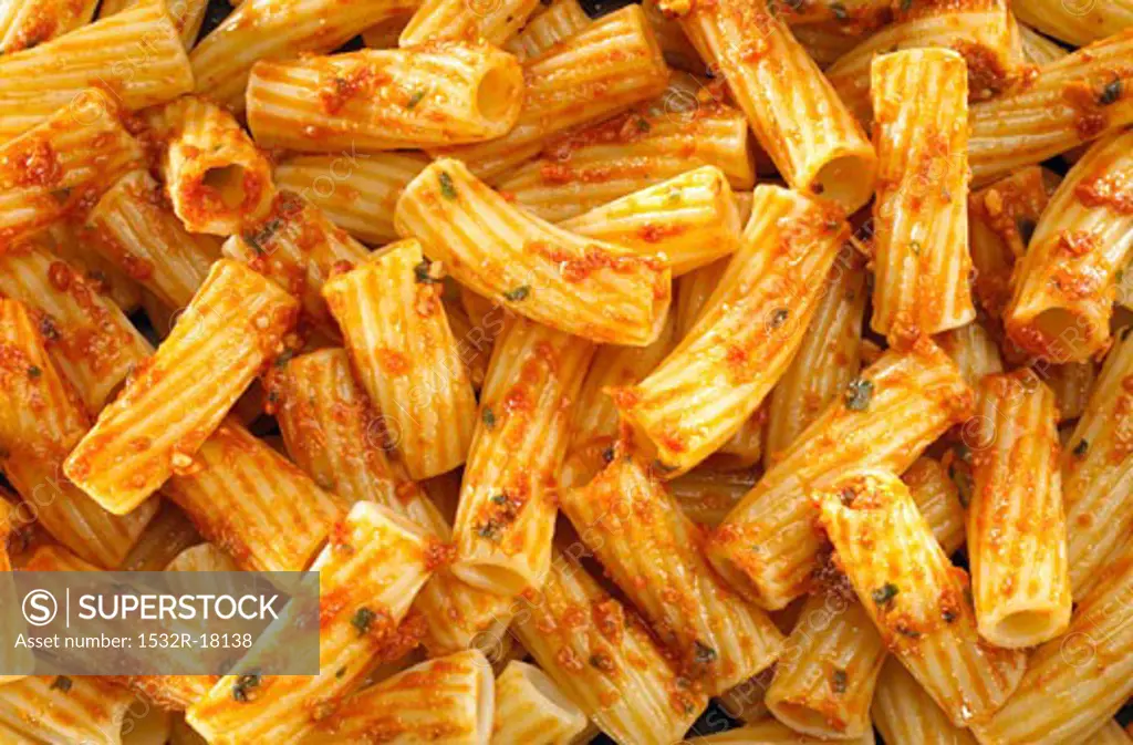 Rigatoni with tomato sauce (filling the picture)